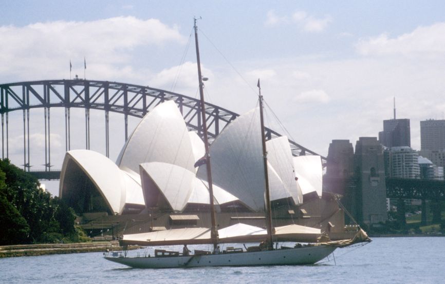 r1_opera_sails.jpg